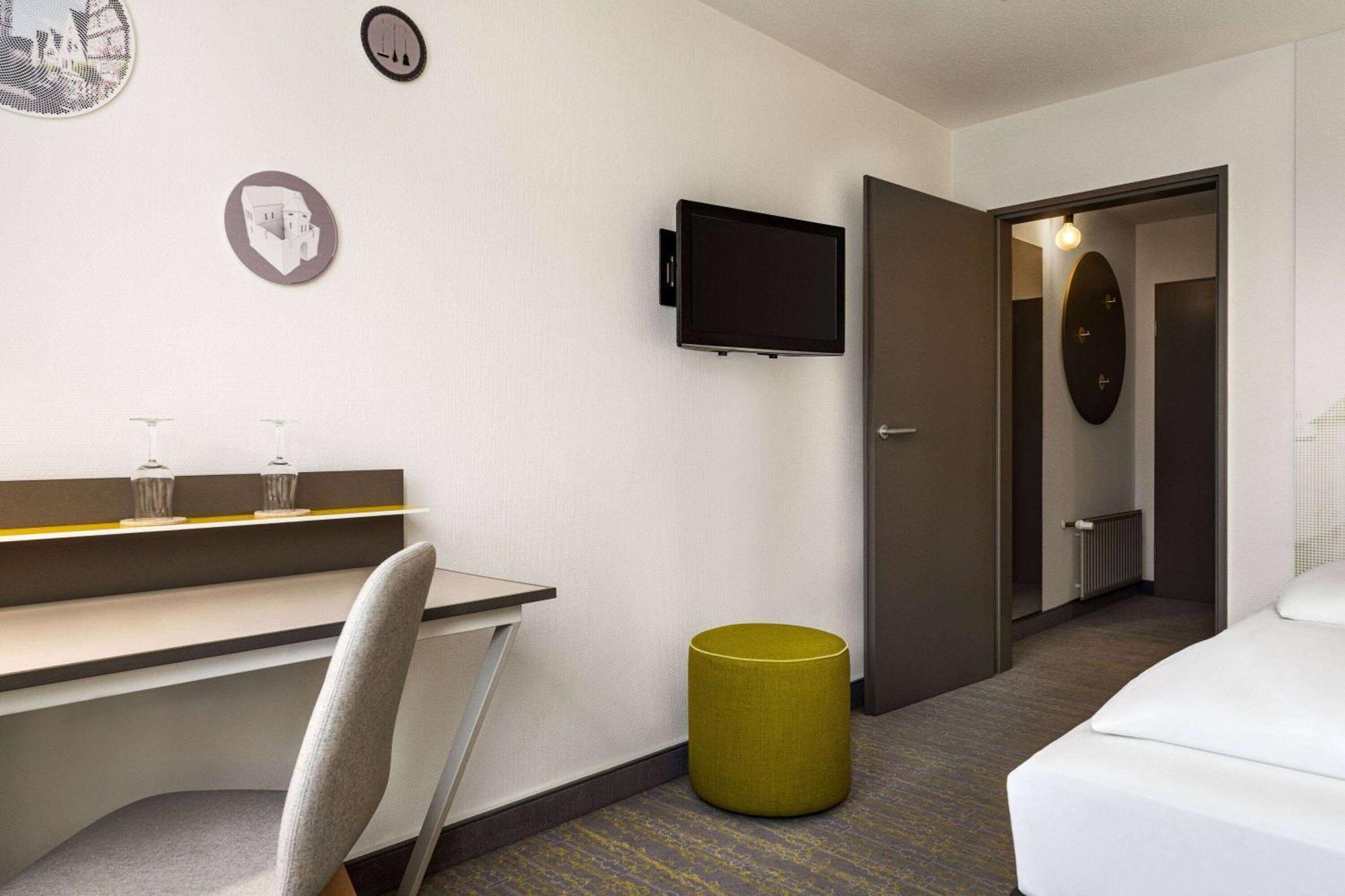 Vienna House Easy By Wyndham Guenzburg Hotel Bagian luar foto