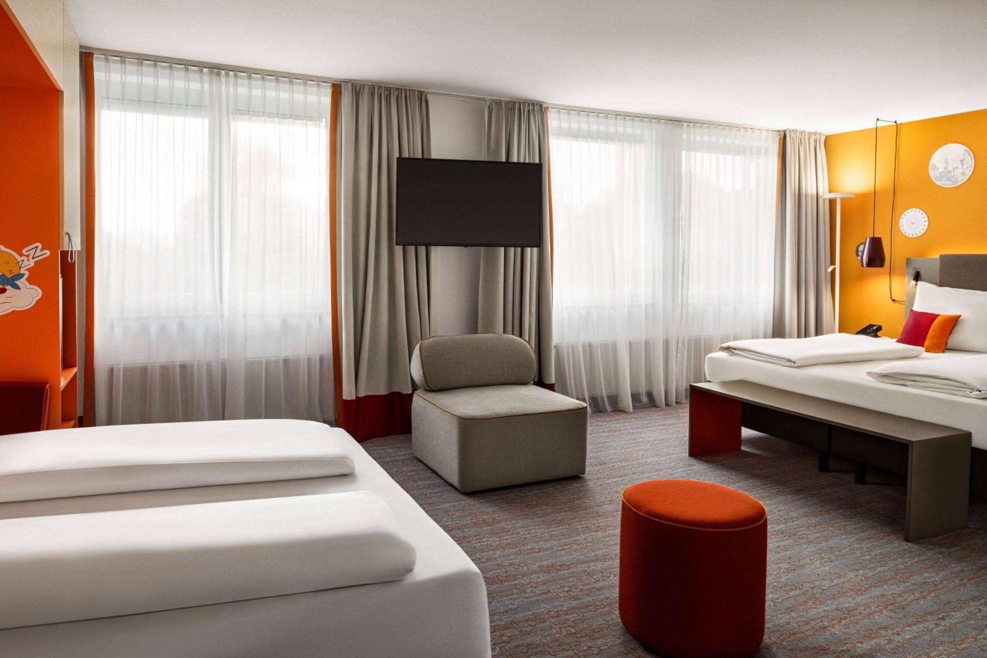 Vienna House Easy By Wyndham Guenzburg Hotel Bagian luar foto
