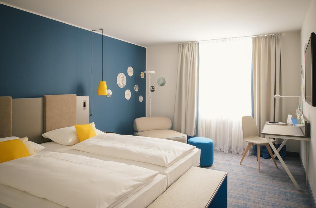 Vienna House Easy By Wyndham Guenzburg Hotel Bagian luar foto