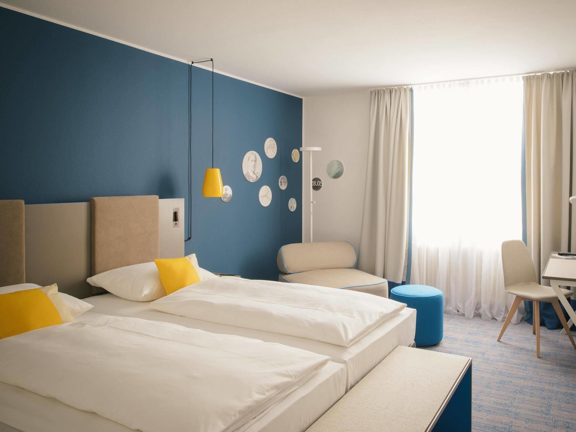 Vienna House Easy By Wyndham Guenzburg Hotel Bagian luar foto